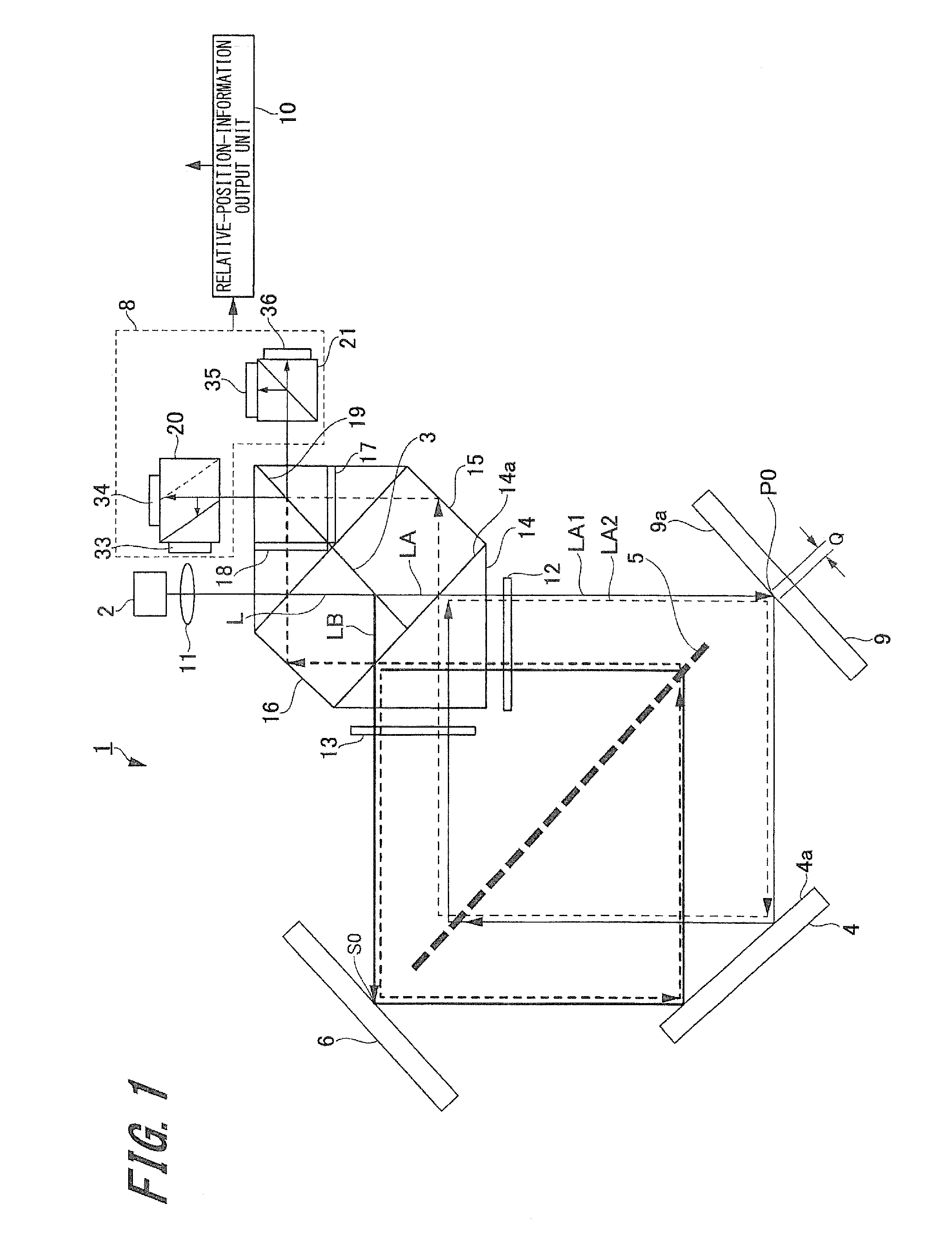 Displacement detecting device