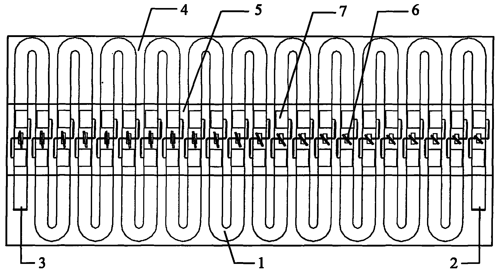 Low-loss microstrip patch frequency scanning antenna array capable of scanning by large angle in limited bandwidth