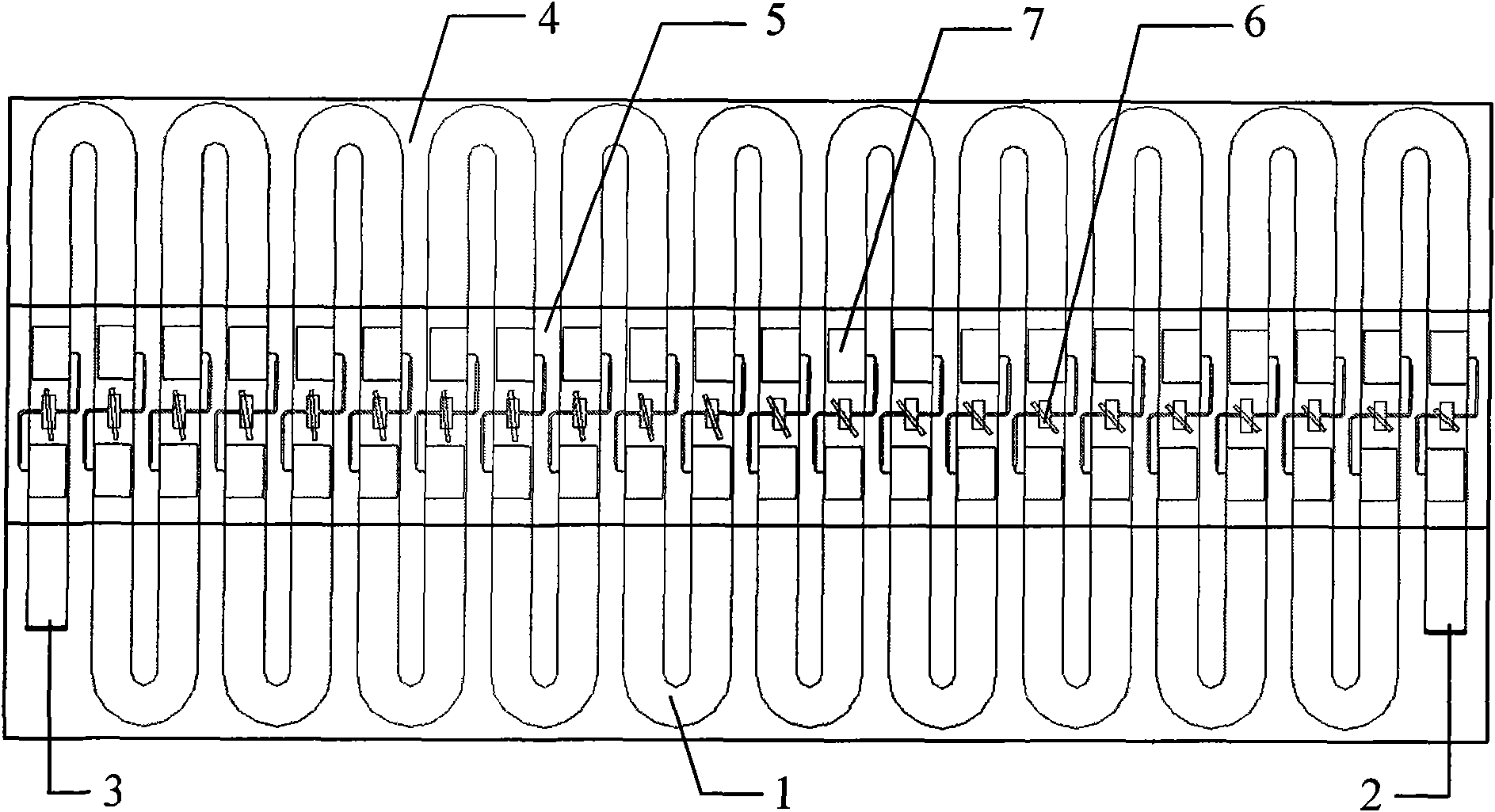 Low-loss microstrip patch frequency scanning antenna array capable of scanning by large angle in limited bandwidth