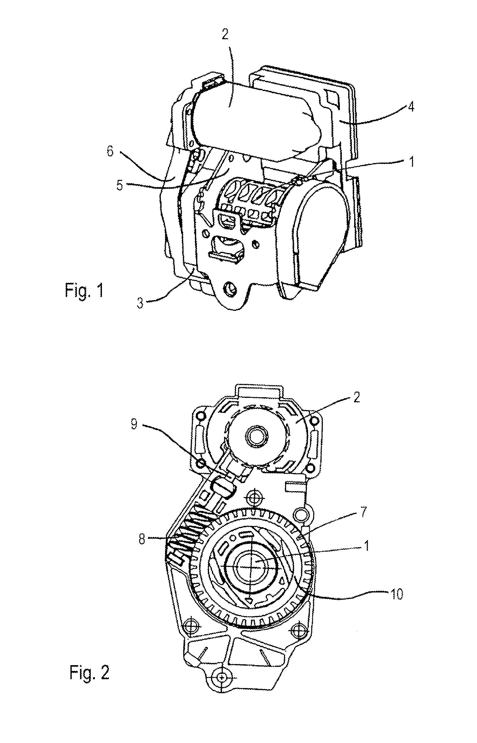 Reversible seat belt tensioner