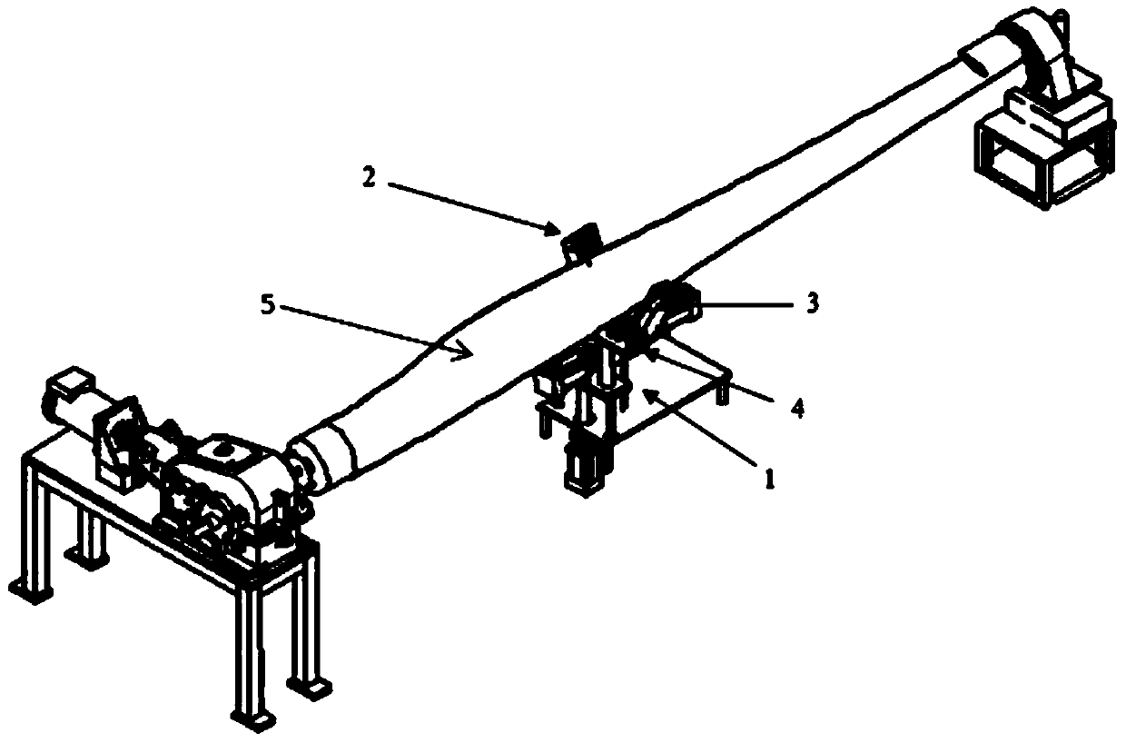 Middle supporting device used in large-size fan blade molding process