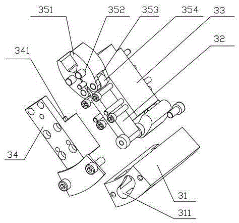 Automatic cap wrenching machine for connection ring