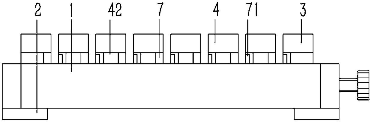 Clamping device for spraying automobile air conditioner blades