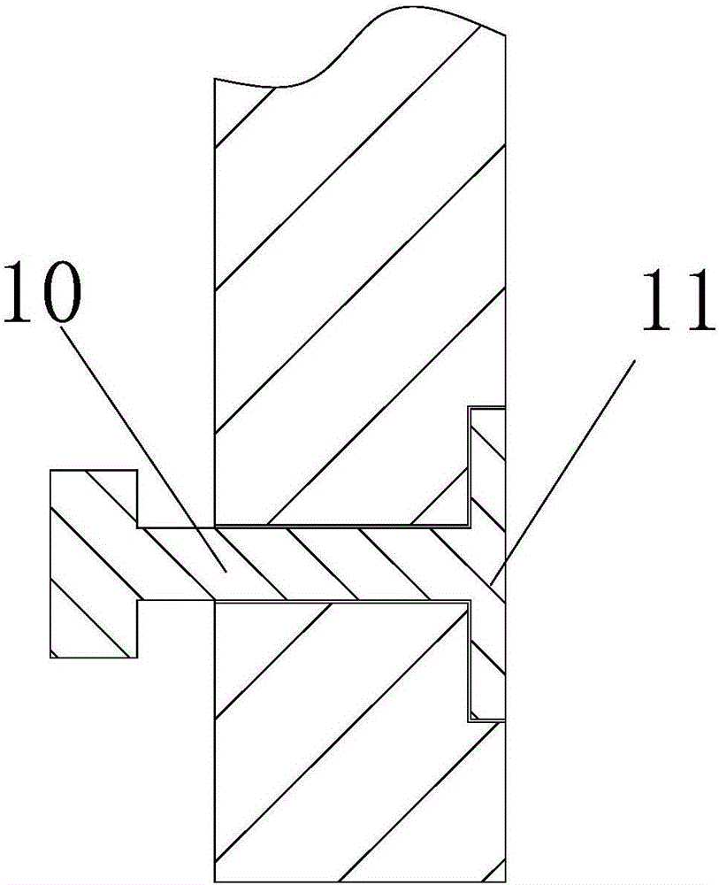 Movable distribution frame for tooth-shaped paper feeding