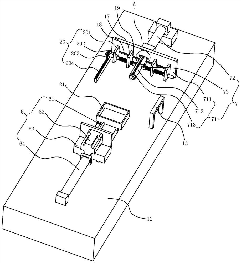 Color gradient injection molding process for packaging bottle