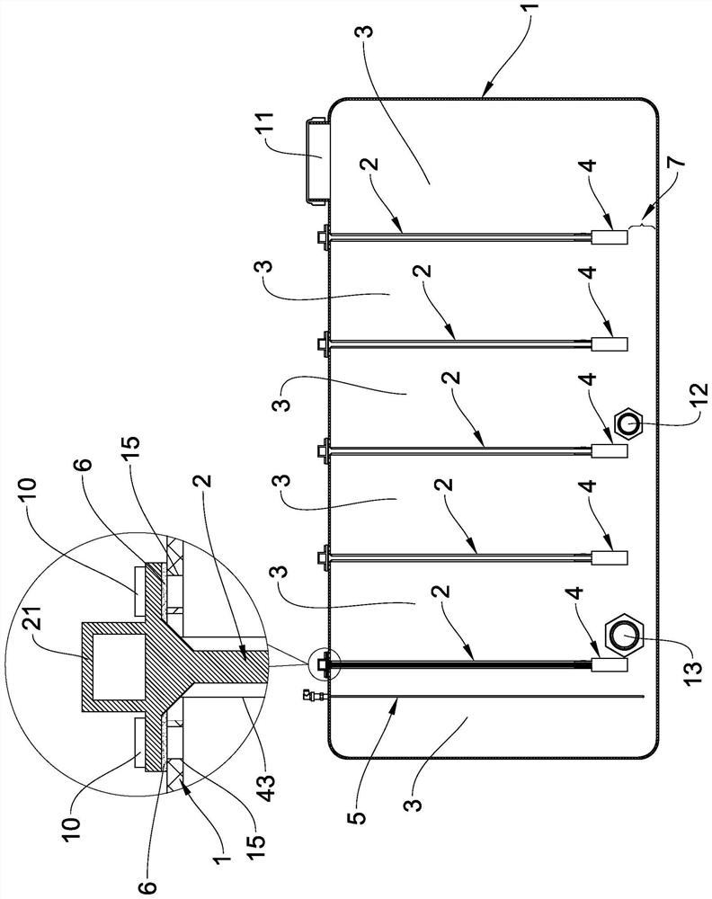 Vehicle-mounted water tank device with ultrasonic anti-condensation and self-cleaning functions