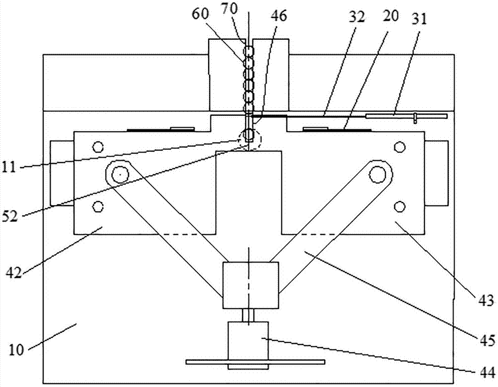 Automatic screw distributing device and method an automatic screw driving device using automatic screw distributing device