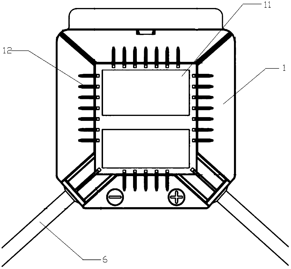 A press-button junction box dedicated to cadmium telluride thin film components