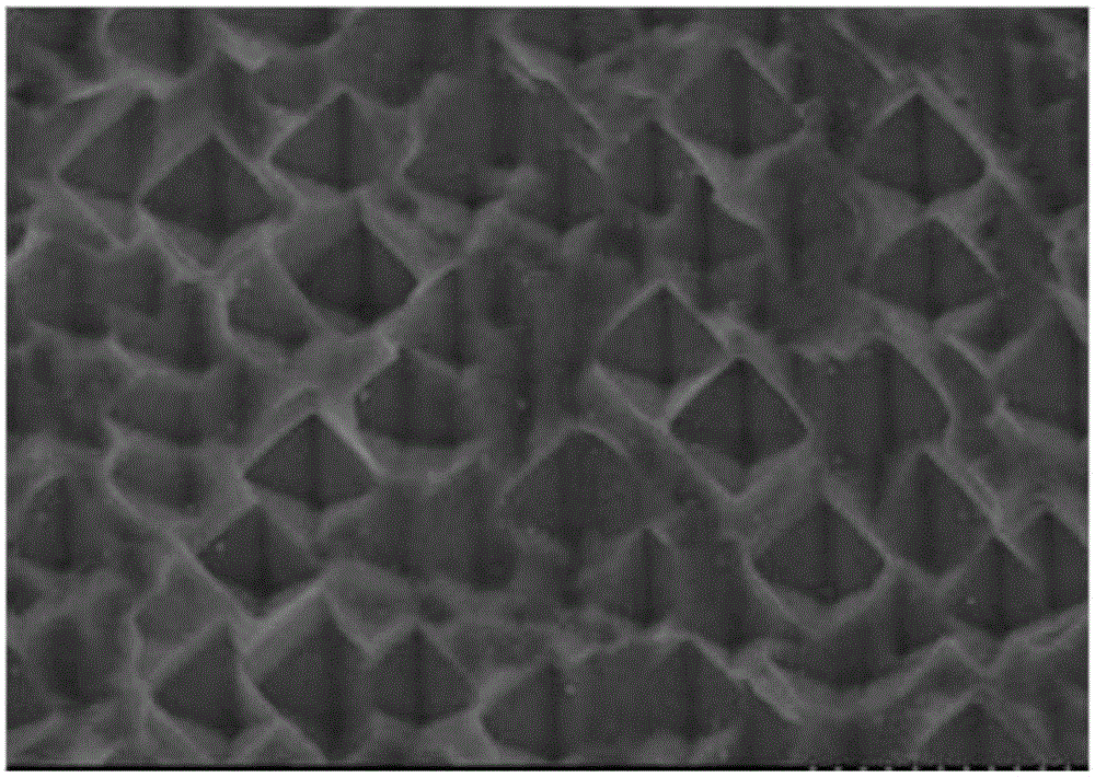 Inverted pyramid structure of polysilicon surface and fabrication method of inverted pyramid structure