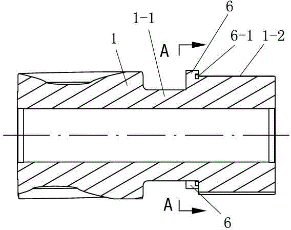 Wind turbine gearbox and sun gear and planet carrier spline pair connection structure thereof