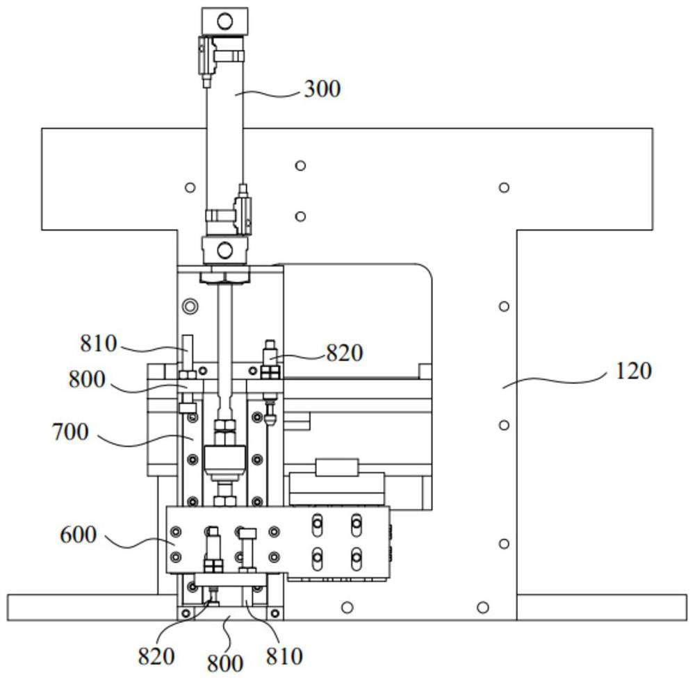 Sheet breaking device and sheet breaking method