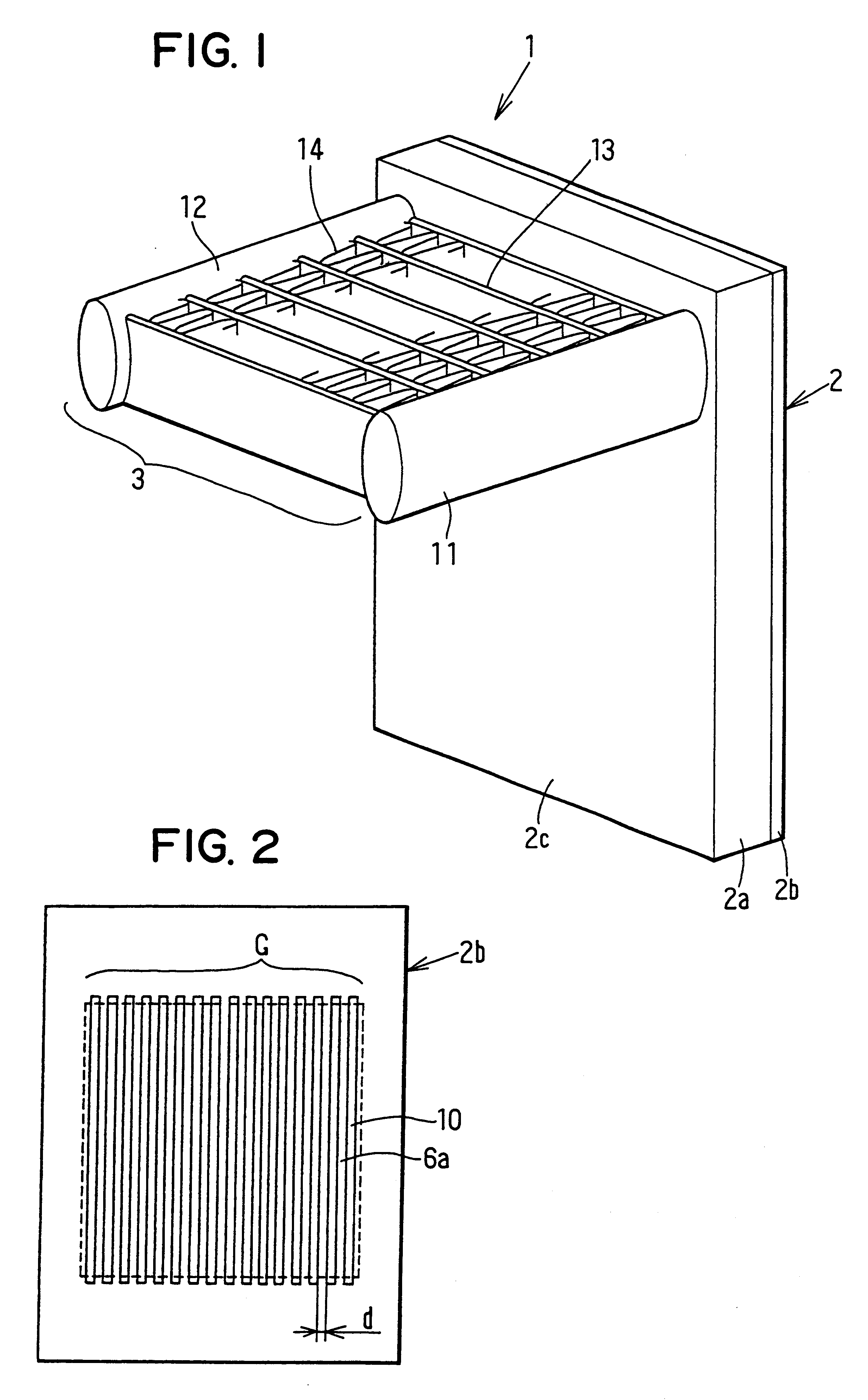 Cooling device boiling and condensing refrigerant