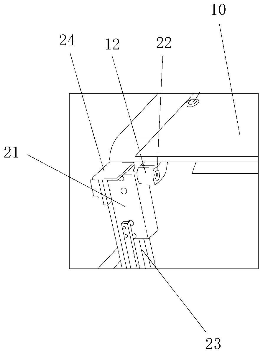 Cover plate operating mechanism and train operating console with same