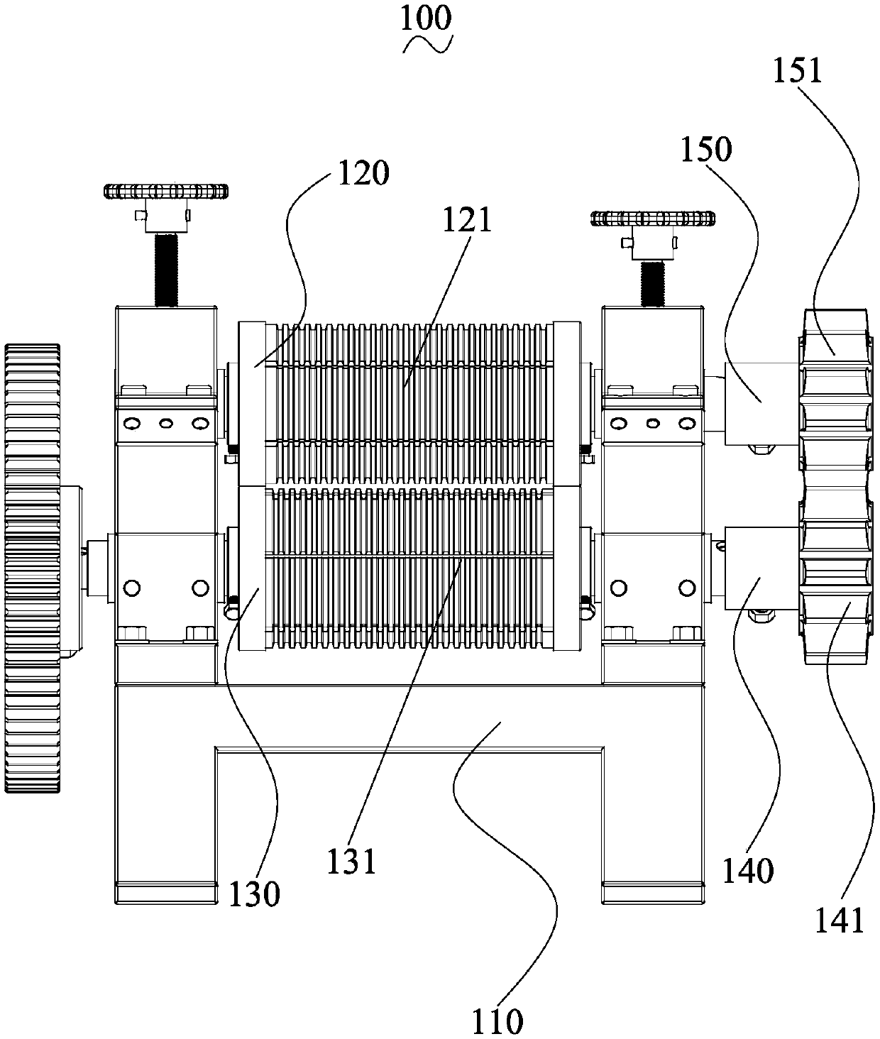 Pineapple fiber extraction equipment and method for spinning cloth and making clothes from ecological environment-friendly material