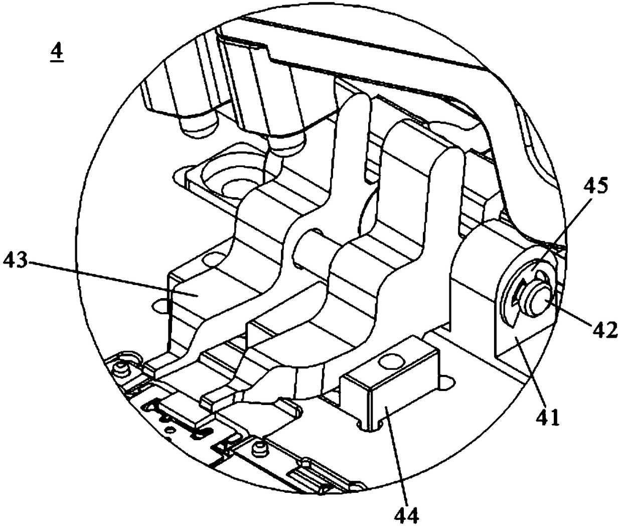 A cover plate pressure maintaining device