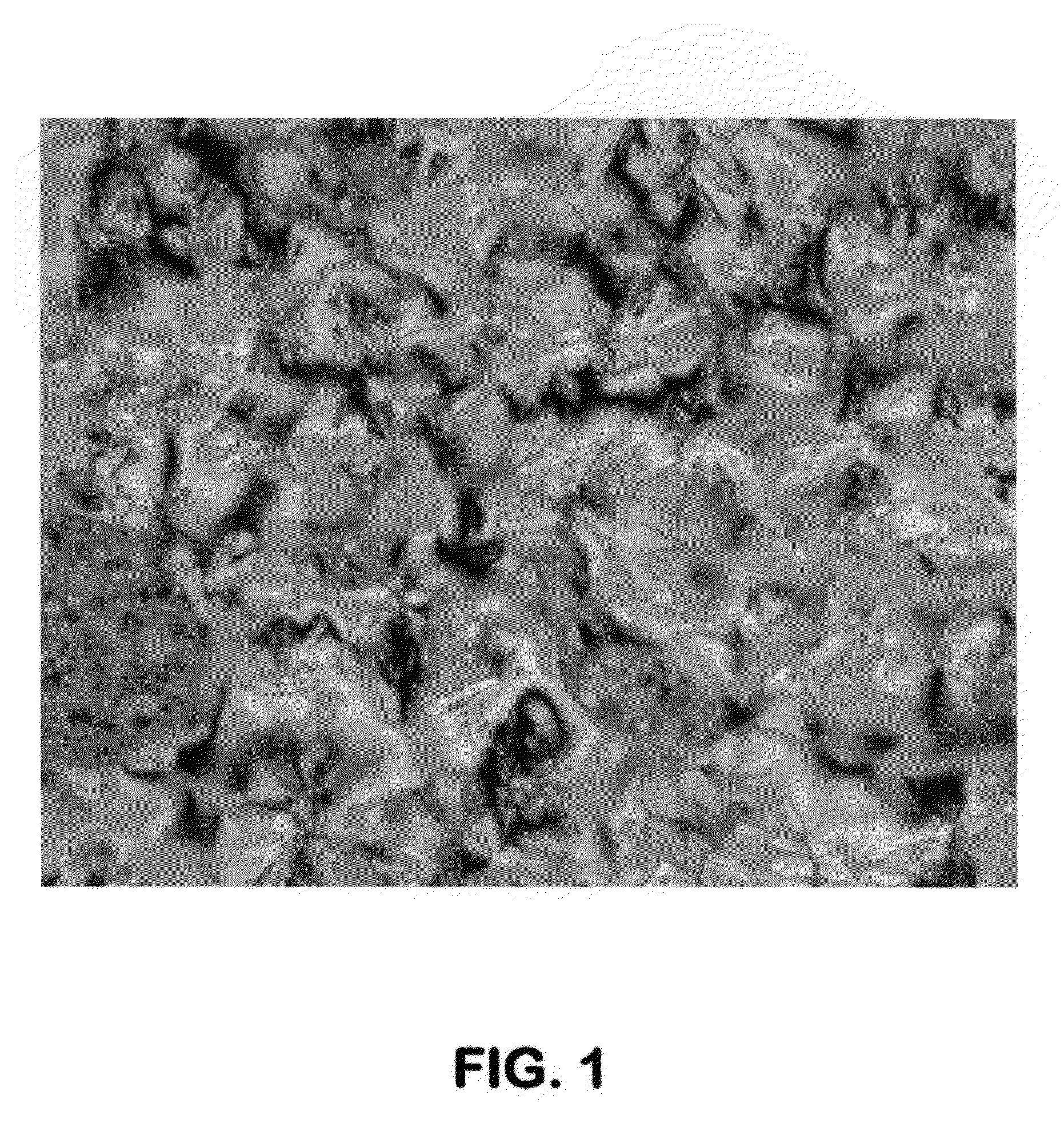 Delayed coking process for producing free-flowing coke using low molecular weight aromatic additives