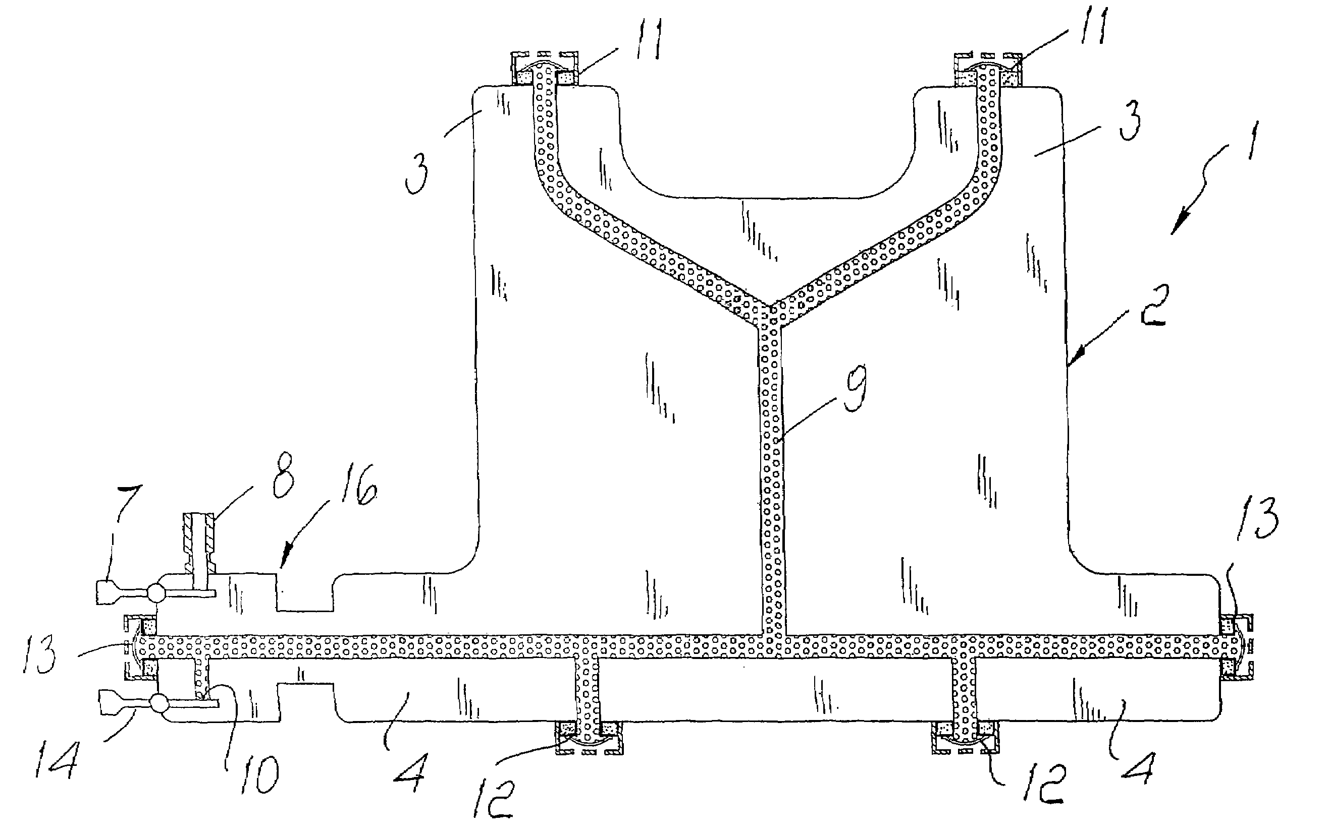 Buoyancy compensator device, particularly for divers