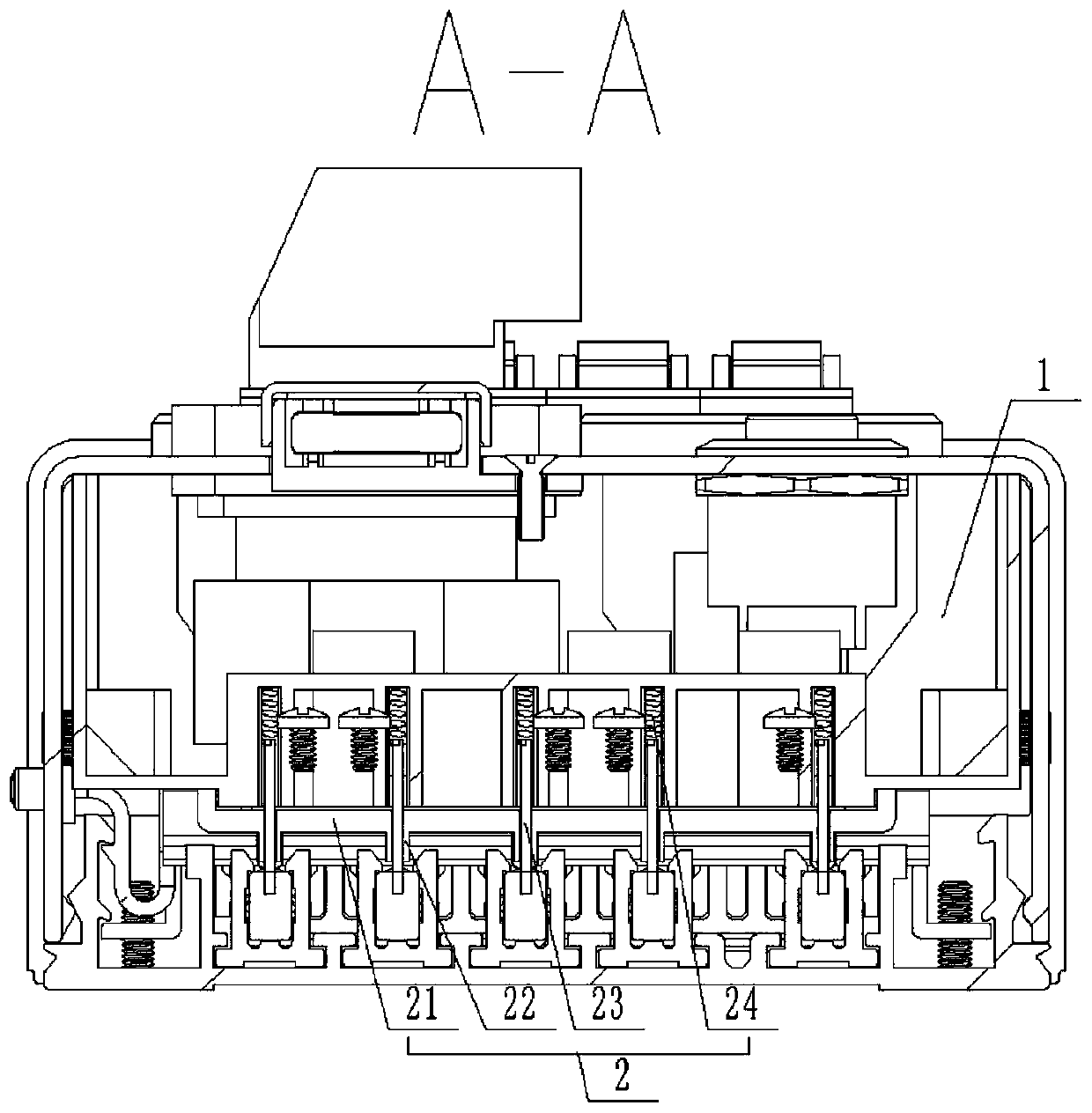 End pressure interface device for power distribution module and conductive copper bar in track-type bus