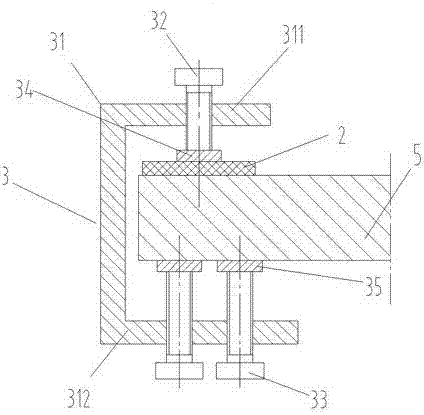 Sensor device for detecting welding line by ultrasonic guided waves and fixing method