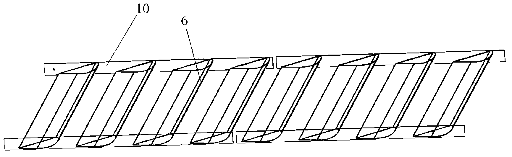 Device for reducing navigation resistance on ship with moon pool