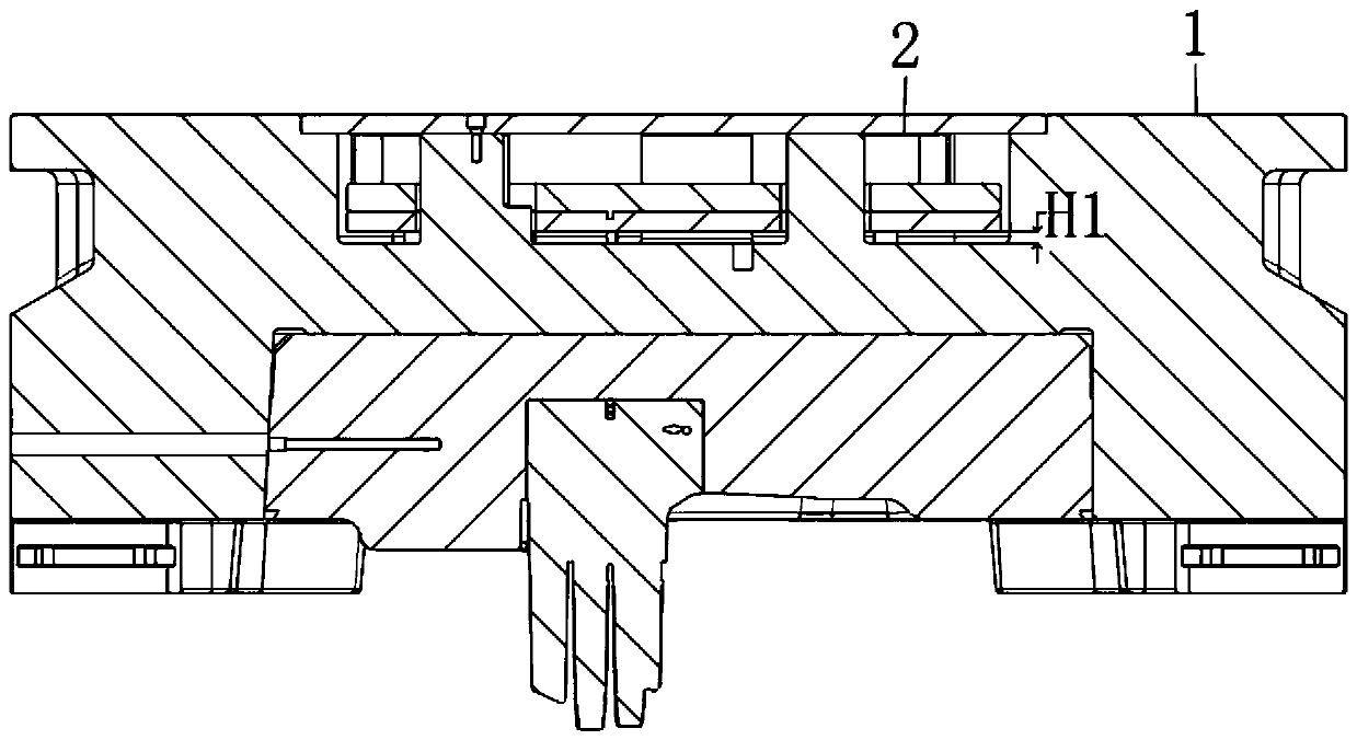 Novel fixed mold ejecting mechanism