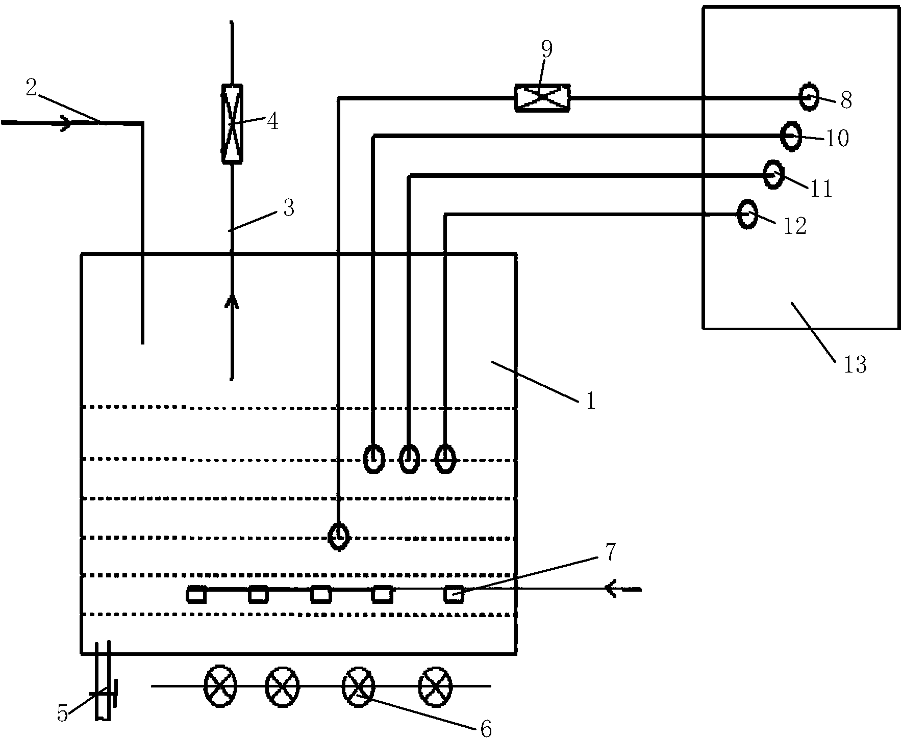 Optical biological reaction method for purifying biogas slurry by utilizing microalgae