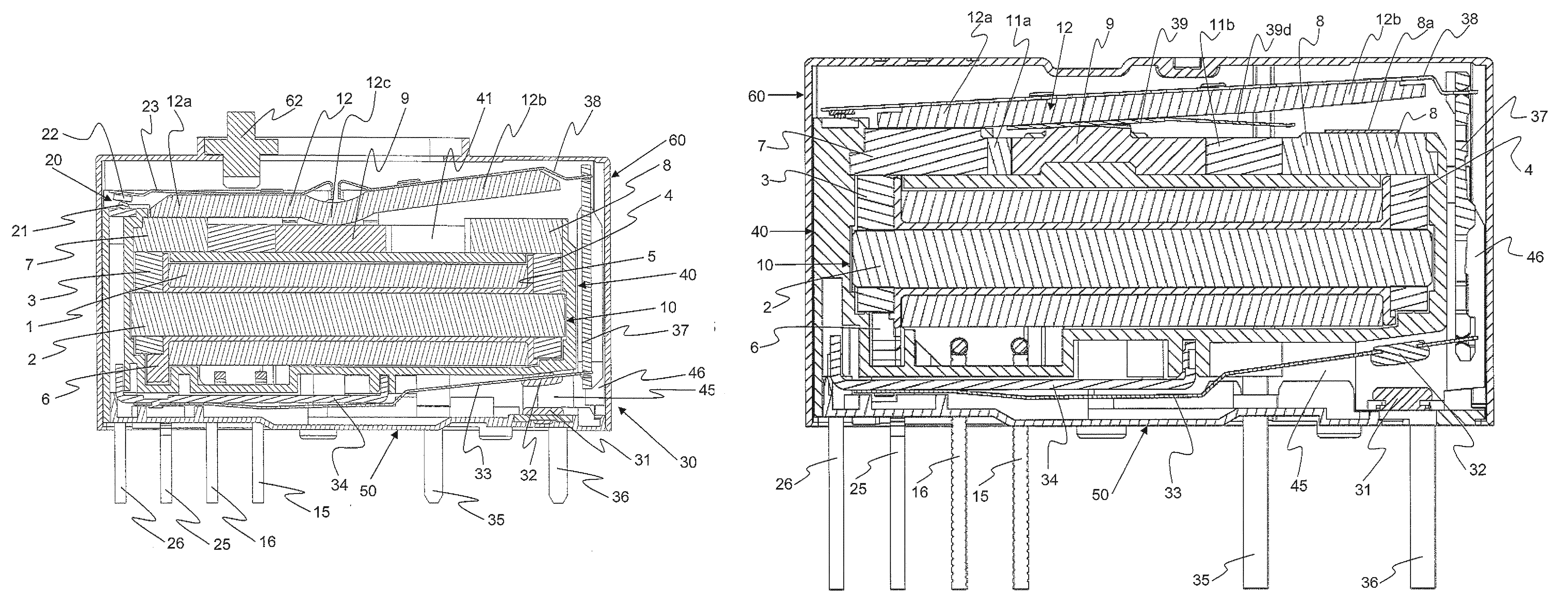 Relay having two switches that can be actuated in opposite directions