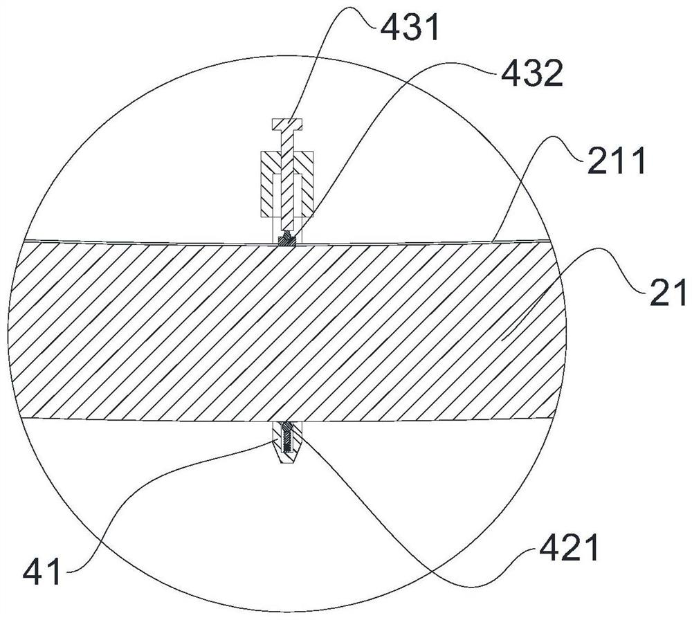 Distributing device used after non-woven fabric is slit