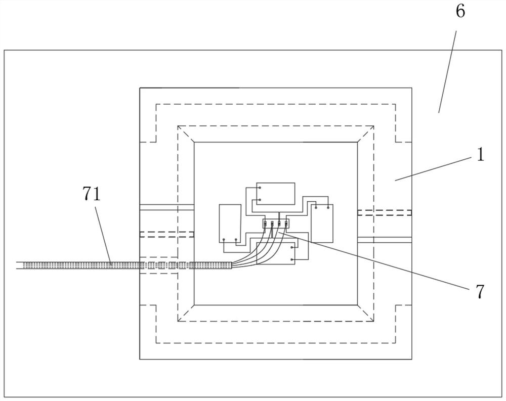 Device for protecting strain test bridge circuit on surface of steel plate and mounting method