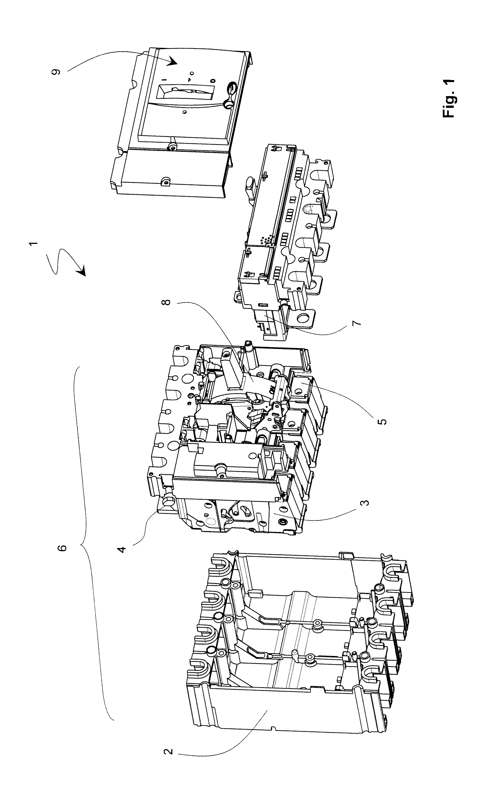 Assembly of a multipole switchgear device with double enclosure and circuit breaker comprising the same