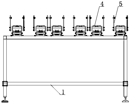 Conveying channel provided with buffering bottle-storage mechanism and arranged between bottle blowing machine and filling machine