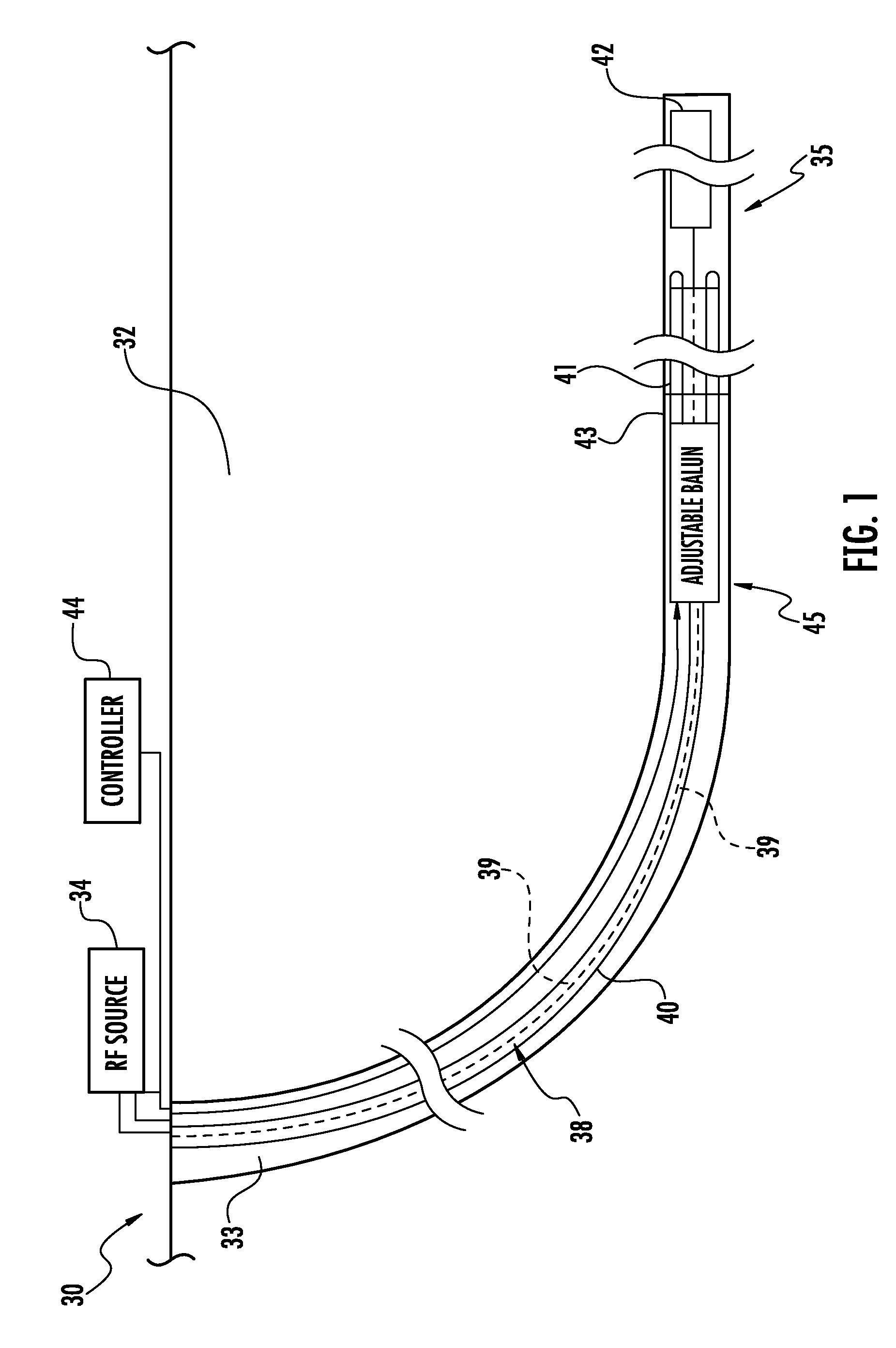 Radio frequency antenna assembly for hydrocarbon resource recovery including adjustable shorting plug and related methods