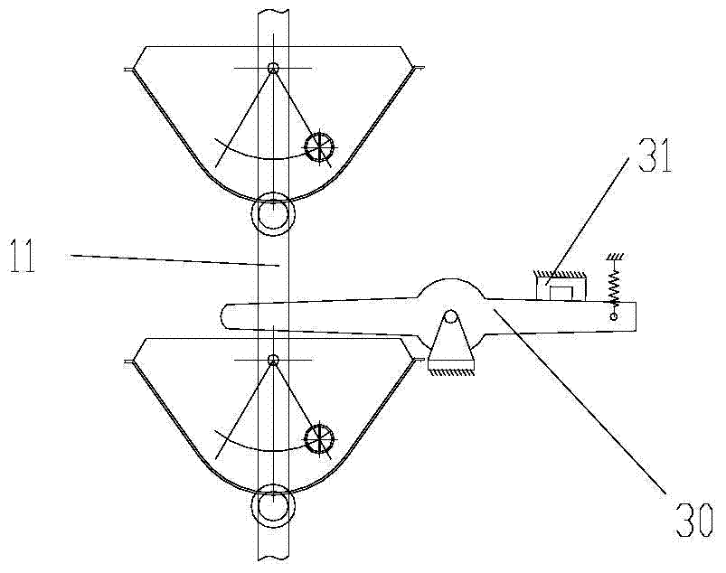 Chain conveyor and chain breaking protection method