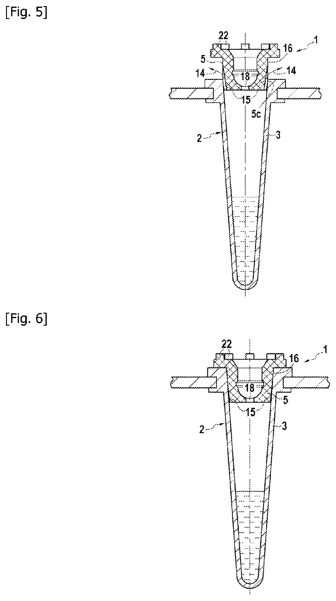 Closure element for a microplate well having vents and a slot, and method for the use thereof