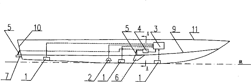 Skimming boat with boat body provided with march-past lifting board device