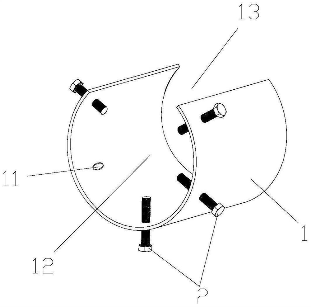 A precise centering device and centering method for installation of pipes in holes