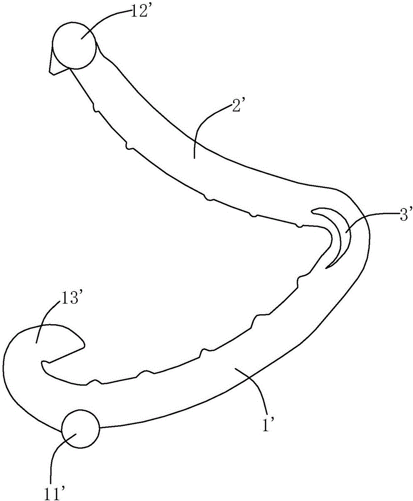 Powerful anti-disengaging hemostatic clip