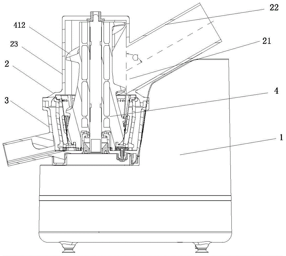 Vertical screw extruding juice extractor