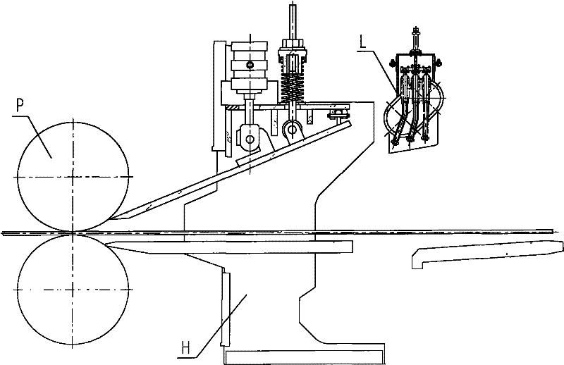 Upper spray cooling device arranged among finishing mill racks