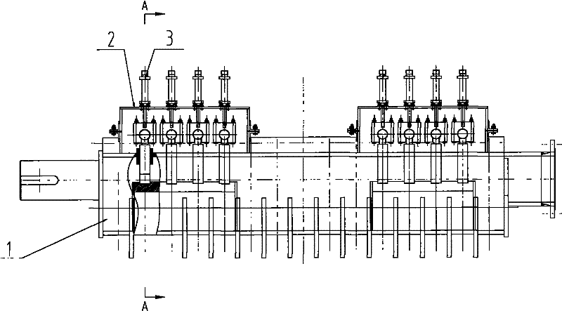 Upper spray cooling device arranged among finishing mill racks