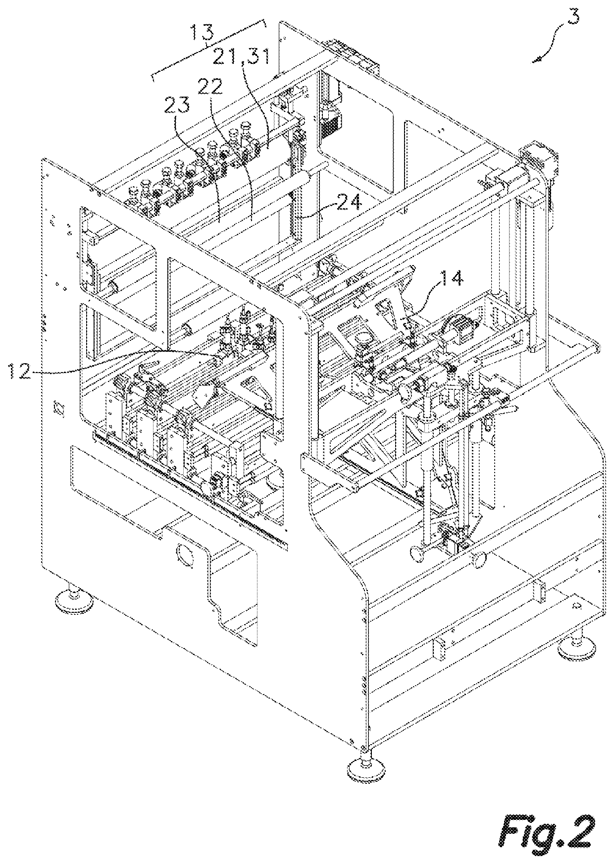 Flexible package-forming machine for horizontal packaging and method of manufacturing flexible packages