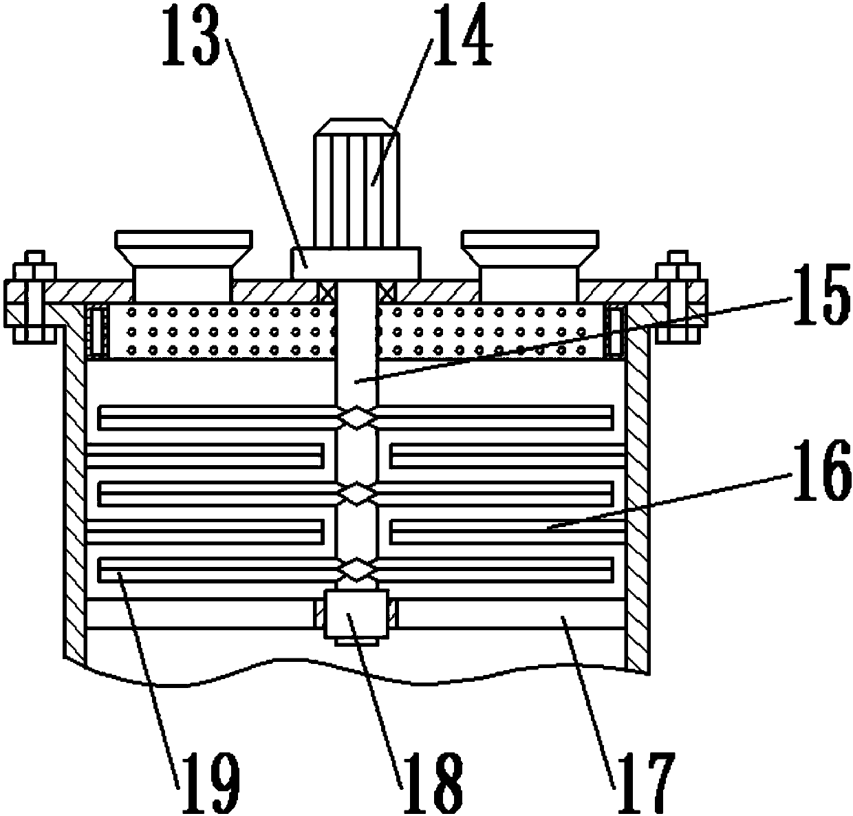 Raw material efficient crushing device for sweet potato starch production