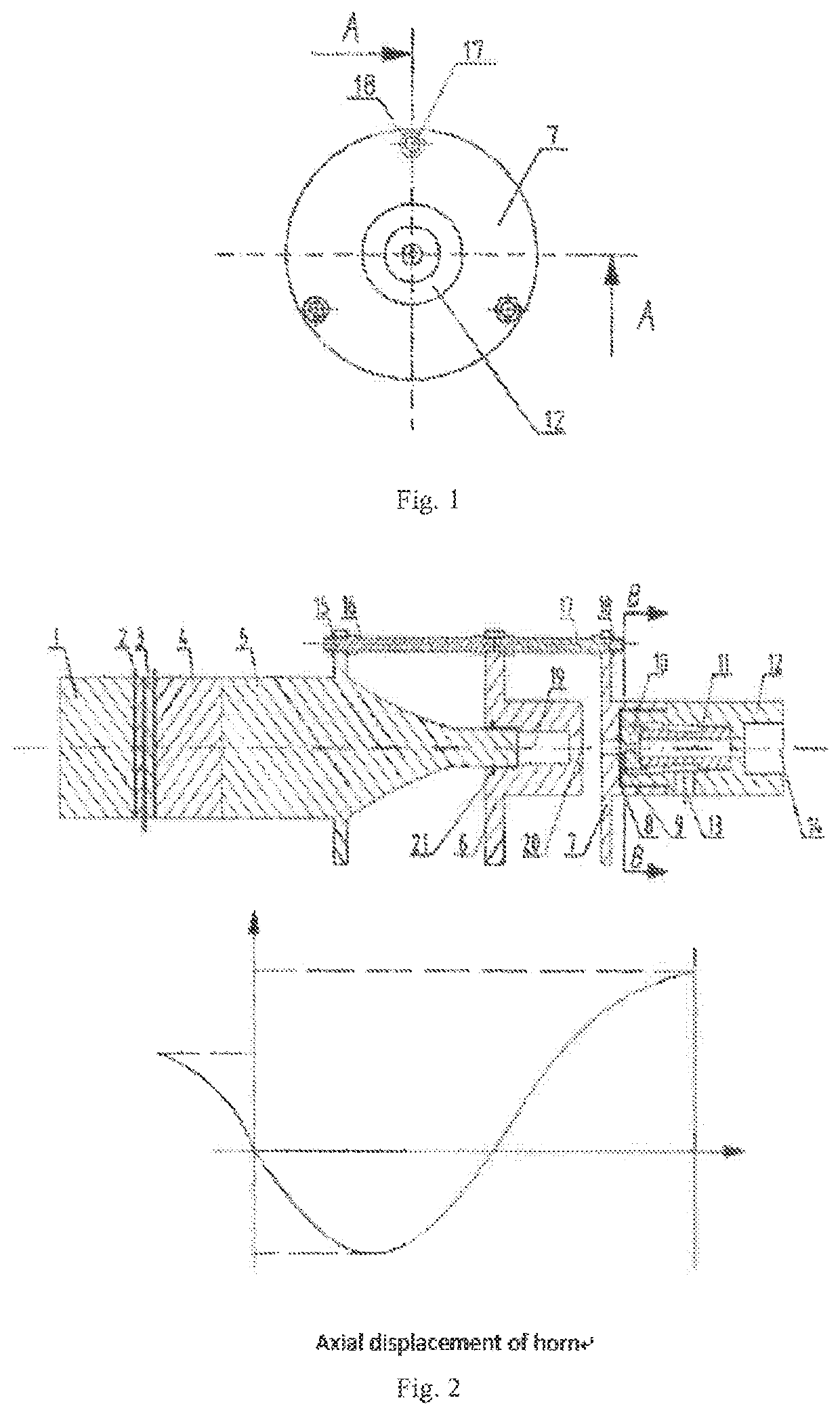 Low-frequency ultrasonic atomizing device having large atomization quantity