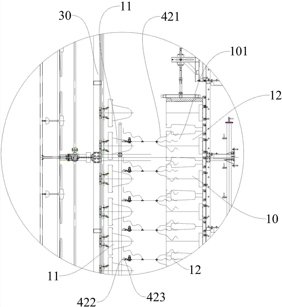 Ceramic sanitary ware production device with rapid water draining system