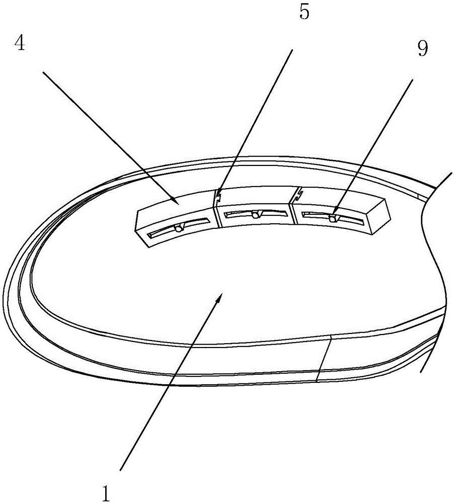 Eye massager suitable for different eye socket sizes and connecting and using method thereof