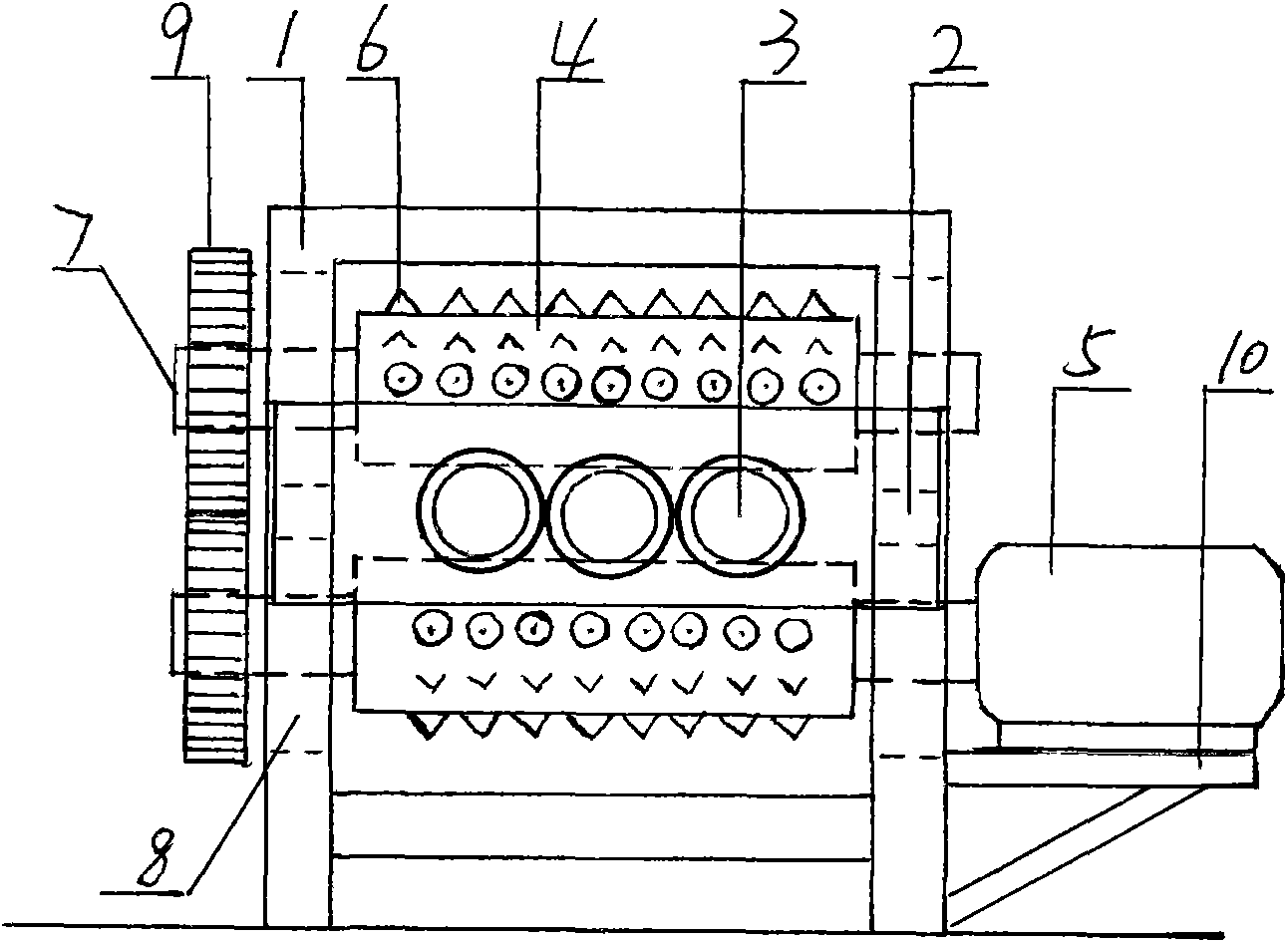 Manufacture and application method of roller type phragmites communis unhairing machine