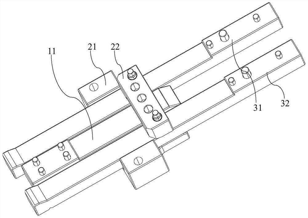 Mold positioning device and die