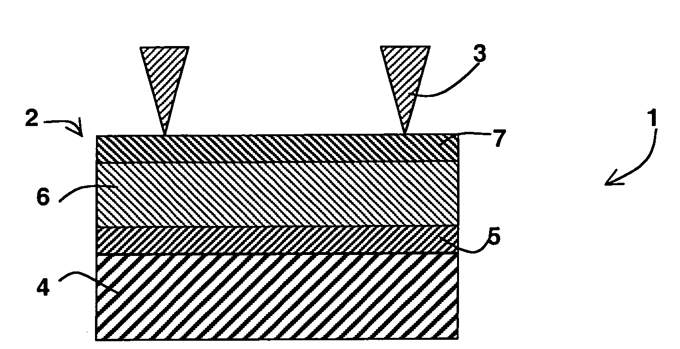 Data recording device comprising microtips and a recording medium