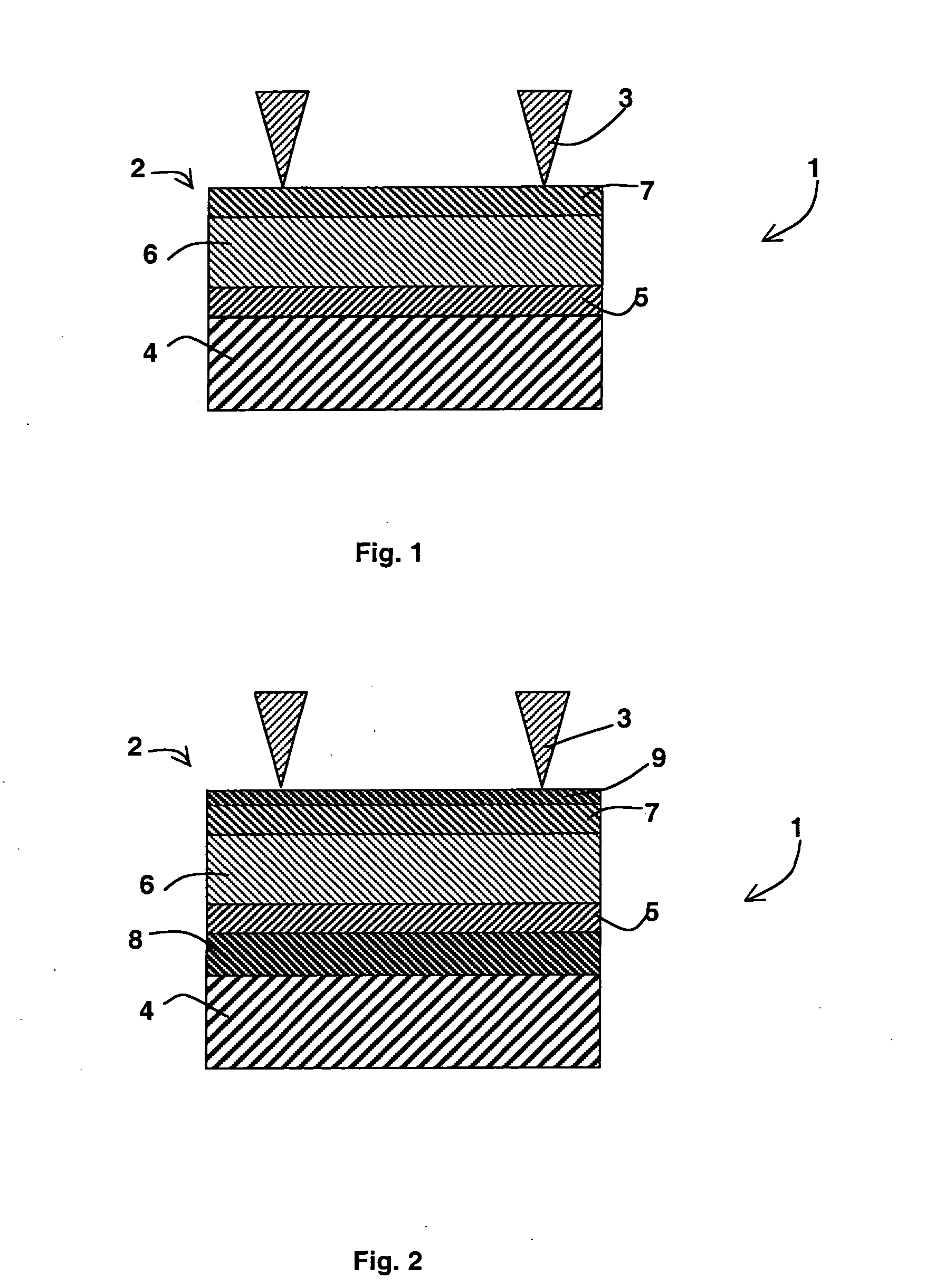 Data recording device comprising microtips and a recording medium