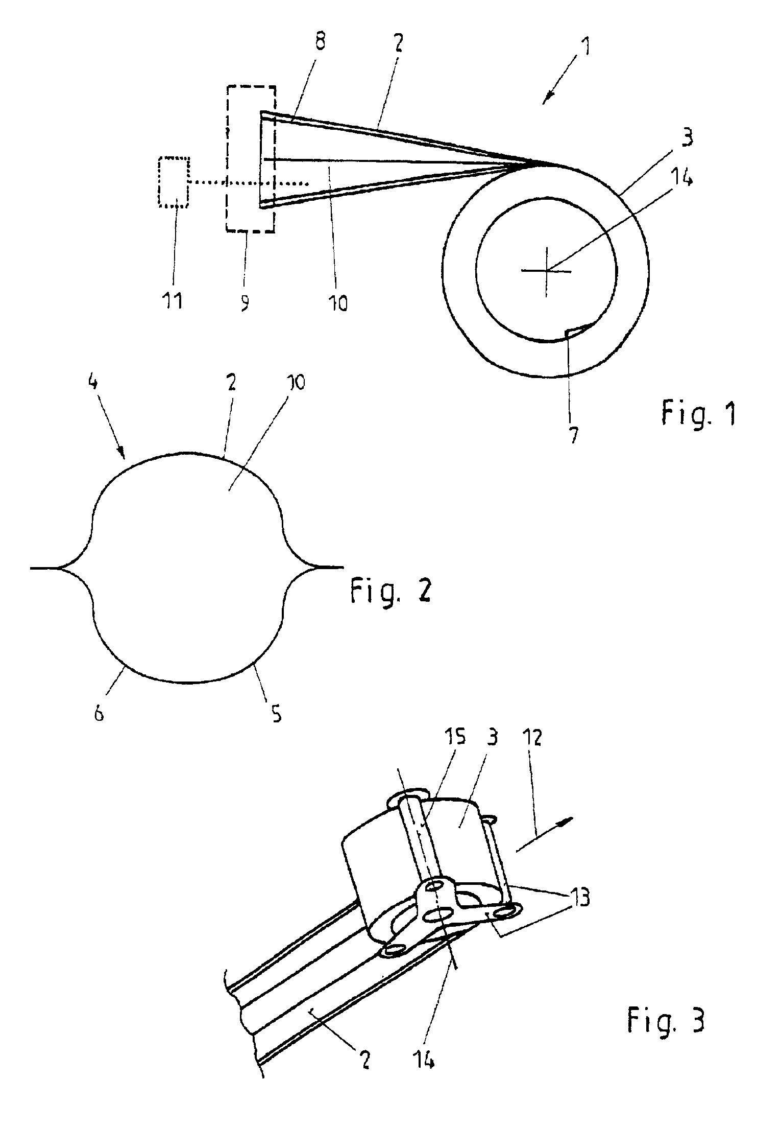 Apparatus including a boom to be compressed and rolled up